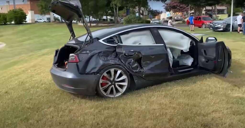 tesla-sold-a-used-crashed-model-3-as-a-brand-new-car-the-owner-found-out-after-a-year_4